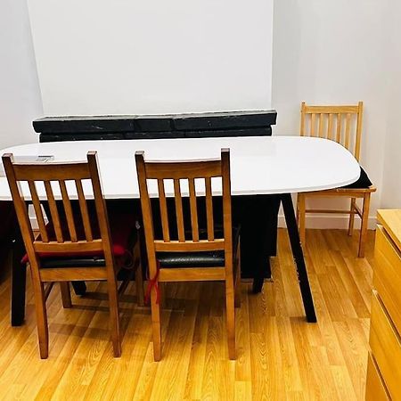 3 Bed House East London Home Buitenkant foto