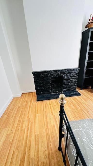 3 Bed House East London Home Buitenkant foto
