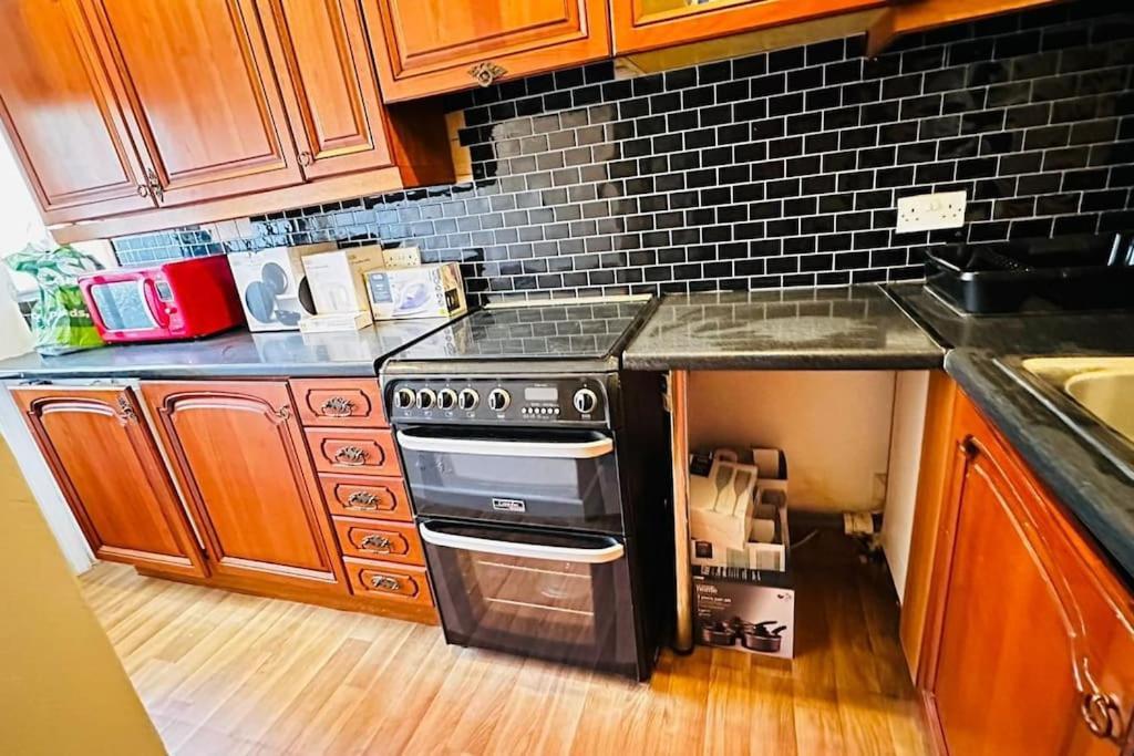 3 Bed House East London Home Buitenkant foto